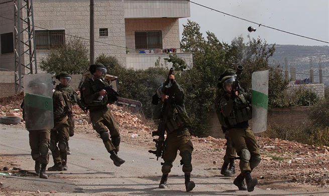 Clashes betweeen Palestinian protesters and Israeli soldiers break out near Nablus