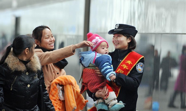 In pics: touching moments along journey home ahead of Spring Festival