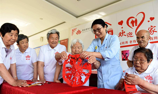Pic story: nursing home owner in Xingtai helps elderly people enjoy twilight years