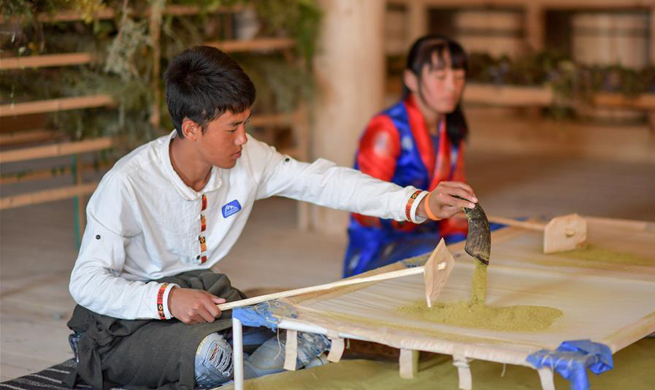 In pics: traditional Tibetan incense making