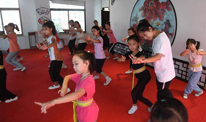 Classes set up for pupils to inherit Kun Opera culture in China's Jiangsu