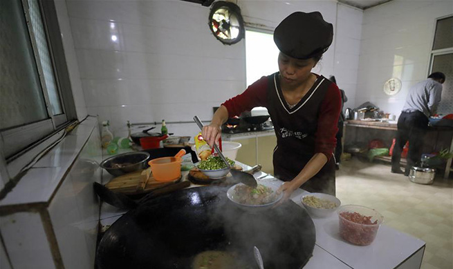 Female chef's scrumptious dishes helps her family shake off poverty in China's Jiangxi