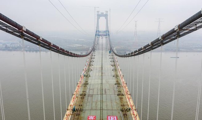 China's first suspension bridge integrating expressway, railway completes main body
