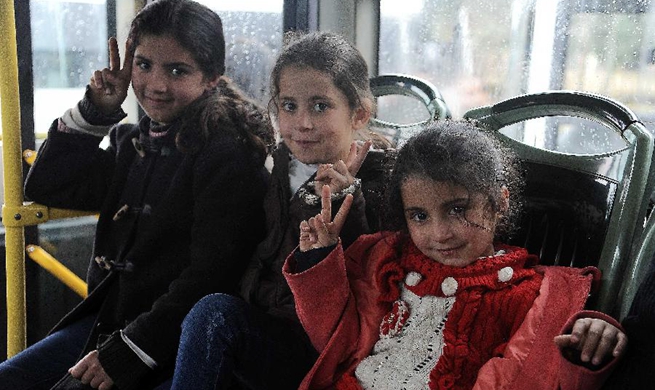 1,400 Syrian refugees return home from Lebanon