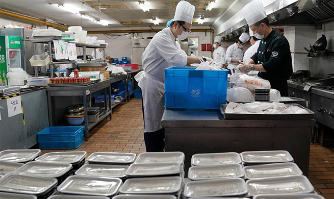 Shanghai Classical Restaurant offers takeaways for office workers