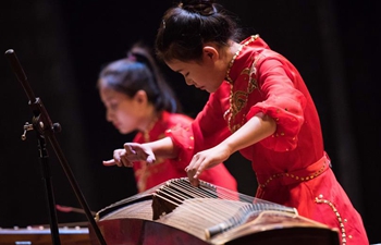 Egyptian university students enchanted by traditional Chinese music
