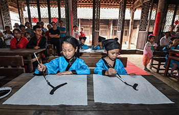 Students attend traditional class in China's Zhejiang