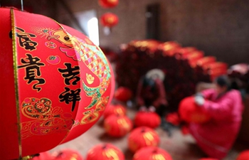 People make red lanterns in Luozhuang, N China's Hebei