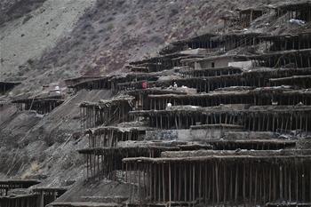 Ancient technique of salt production well-preserved in Mangkam County, China's Tibet