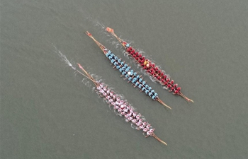 Dragon boat race held on Yuxi River in Anhui