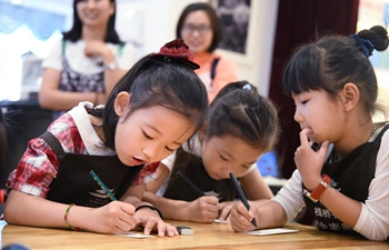 Kids trained as volunteers at bookstore in Qingdao