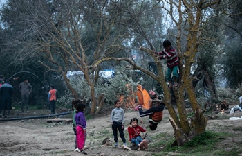 Some 90,000 refugees, migrants currently stranded in Greece: Greek authorities