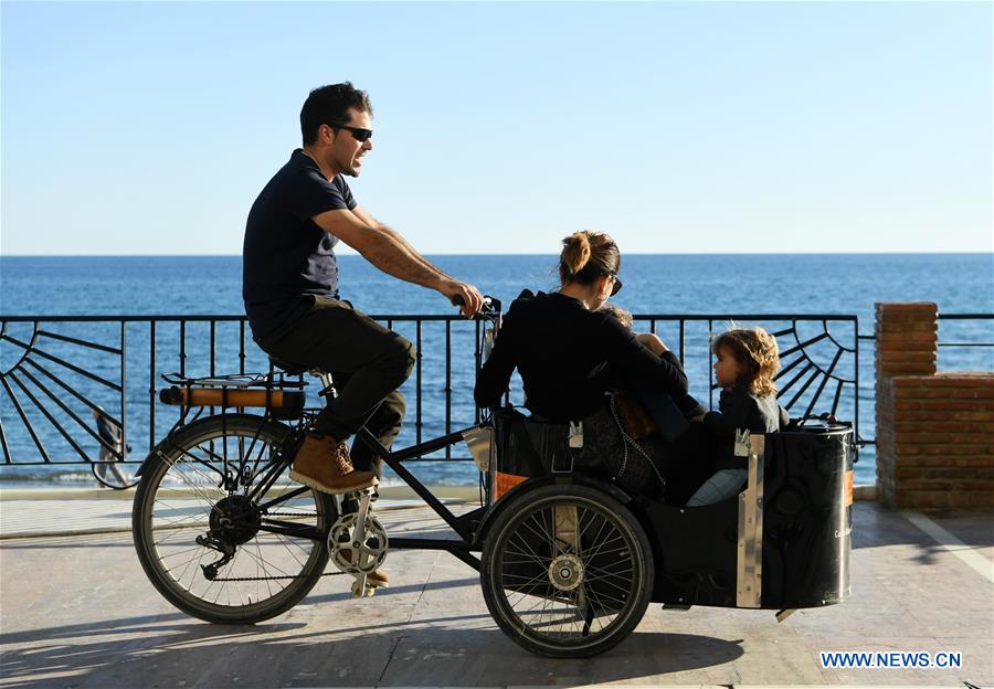 SPAIN-ANDALUSIA-MARBELLA-SEASHORE-WINTER-SUNSHINE
