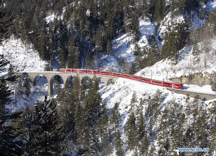 SWITZERLAND-DAVOS-PASSENGER TRAIN
