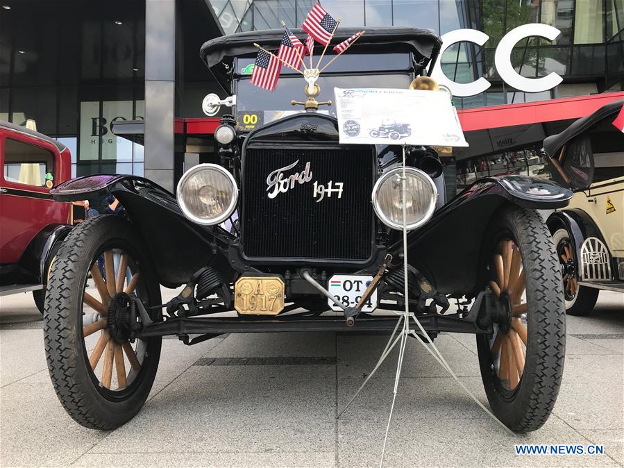 BOSNIA AND HERZEGOVINA-SARAJEVO-VINTAGE CARS-SHOW