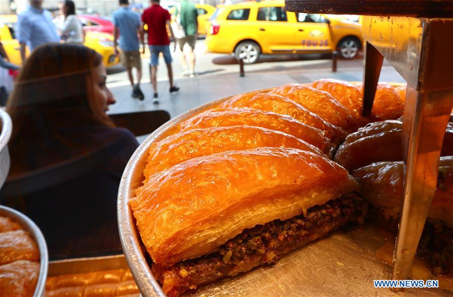TURKEY-ISTANBUL-FOOD-BAKLAVA