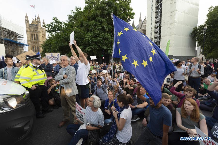 BRITAIN-LONDON-PARLIAMENT SUSPENSION-DEMONSTRATION