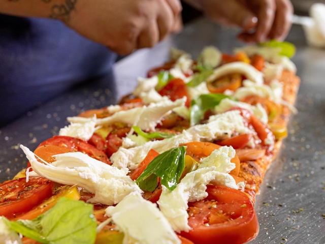 Italian wins Ig Nobel prize for pizza's health benefits Can beat heart attacks, cancer - as long as it's made in Italy