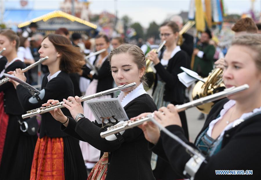 GERMANY-MUNICH-OKTOBERFEST-PARADE