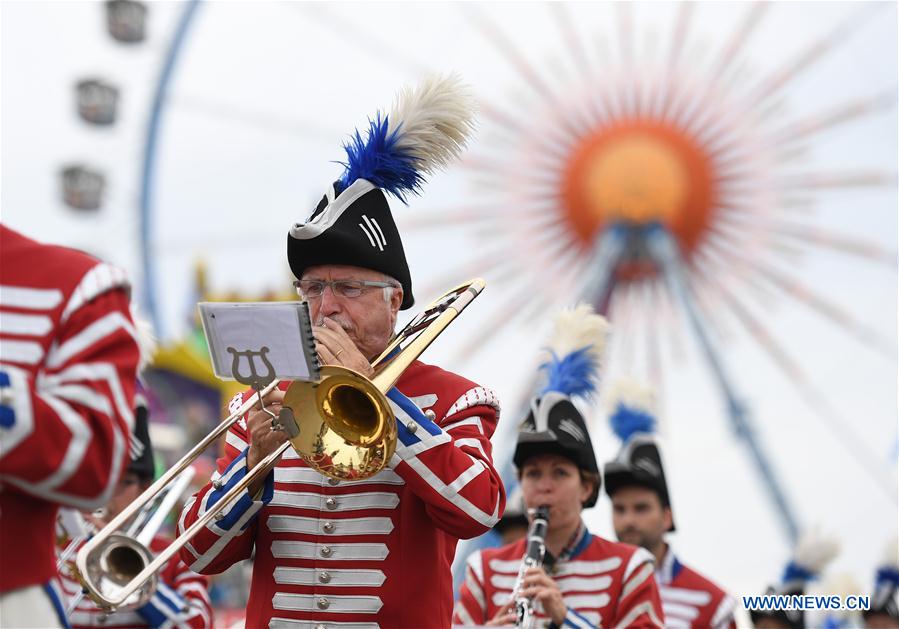 GERMANY-MUNICH-OKTOBERFEST-PARADE