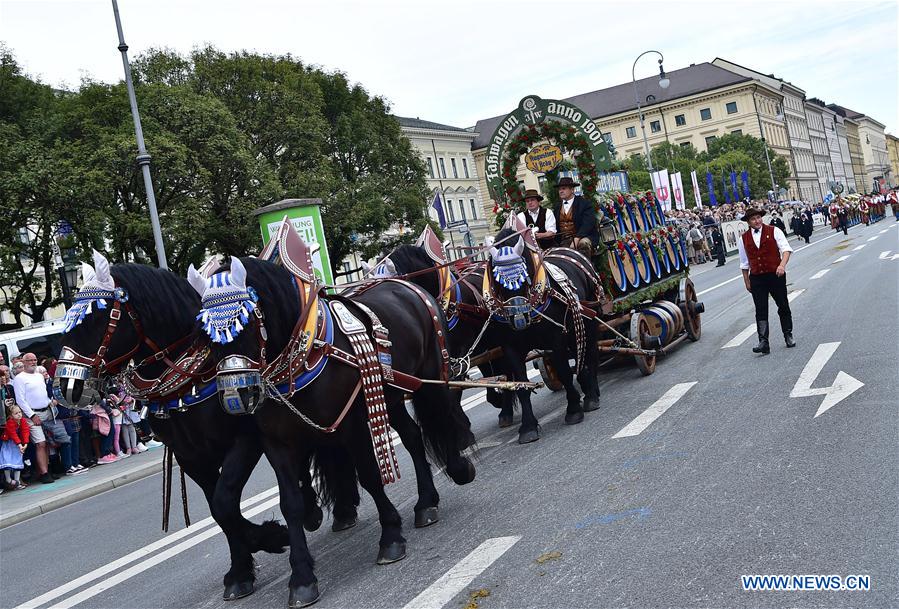 GERMANY-MUNICH-OKTOBERFEST-PARADE