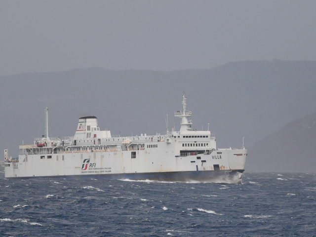 Fire starts on Reggio-Messina ferry No one hurt in Messina Strait blaze