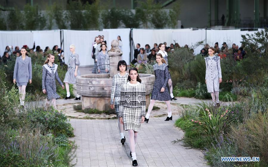 FRANCE-PARIS-FASHION WEEK-CHANEL-HAUTE COUTURE