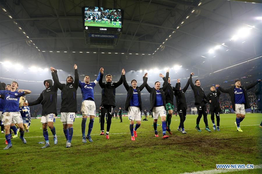 (SP)GERMANY-GELSENKIRCHEN-SOCCER-GERMAN CUP-SCHALKE 04 VS HERTHA BSC