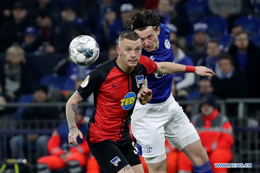 (SP)GERMANY-GELSENKIRCHEN-SOCCER-GERMAN CUP-SCHALKE 04 VS HERTHA BSC