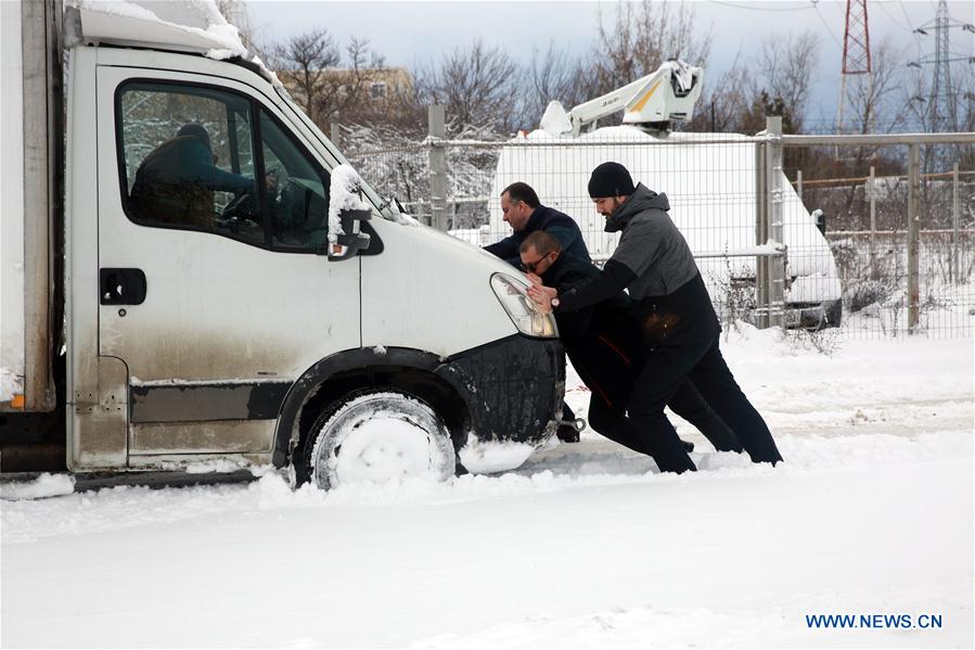 ROMANIA-BUCHAREST-SNOW
