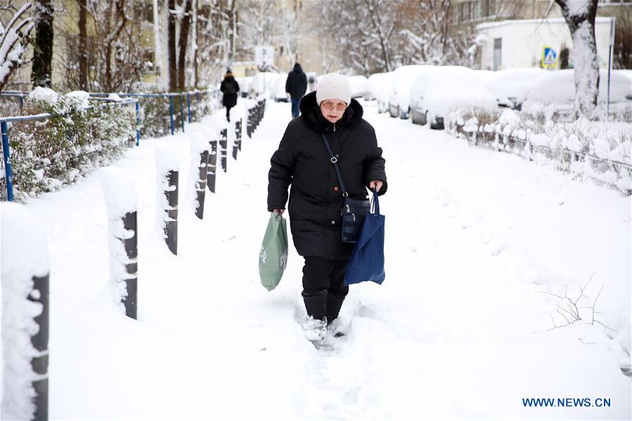 ROMANIA-BUCHAREST-SNOW