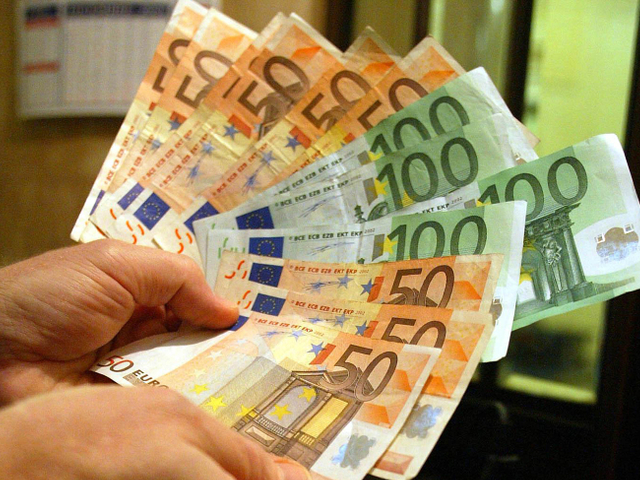 Basic income for 1.059 mn households, 496 euro average 2.562 mn individuals involved, 60,000 households lapsed
