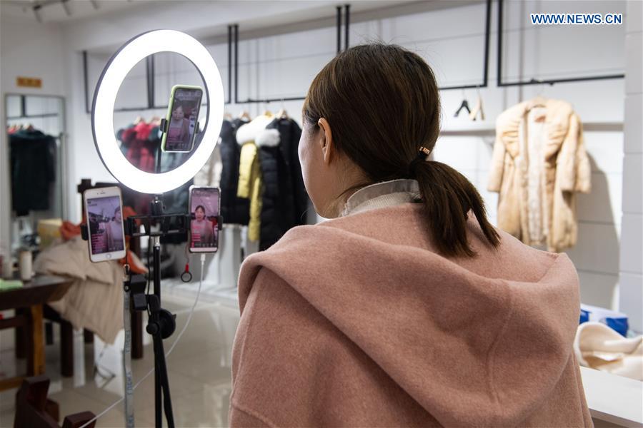 CHINA-HUNAN-ZHUZHOU-NOVEL CORONAVIRUS-ONLINE SALES-GARMENT (CN)