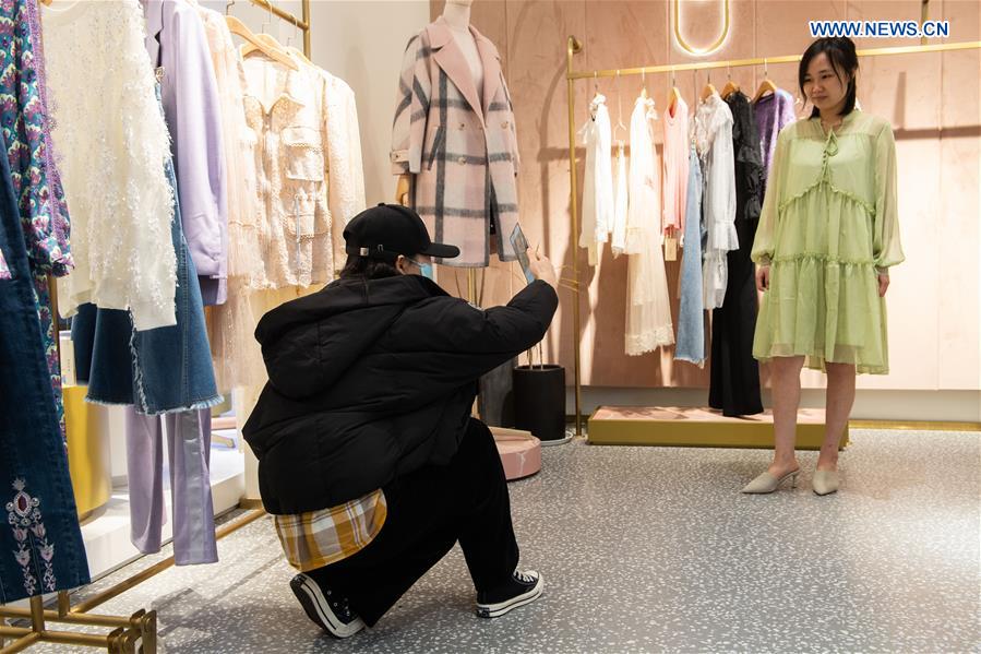 CHINA-HUNAN-ZHUZHOU-NOVEL CORONAVIRUS-ONLINE SALES-GARMENT (CN)