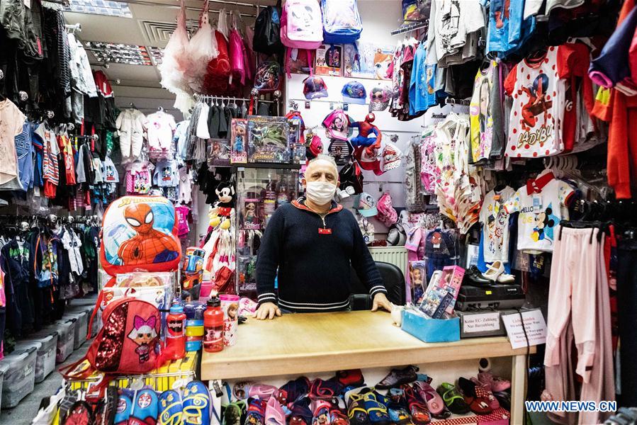 kompensation Genveje gennemsnit Berlin declares face masks mandatory in stores - Xinhua | English.news.cn