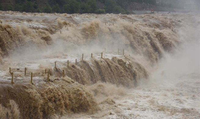 Yellow River's Hukou Waterfall enthralls tourists