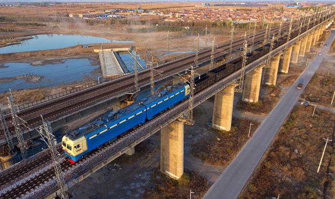 Datong-Qinhuangdao railway in Shanxi, artery of China's coal transportation