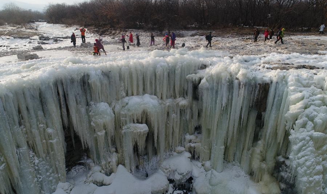 Amazing scenery of frozen waterfall in NE China's Heilongjiang