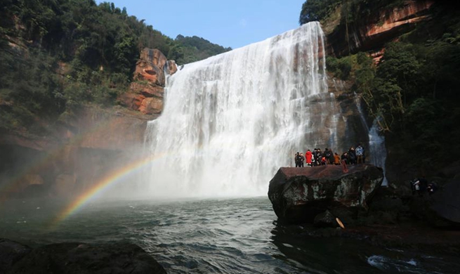 People enjoy beautiful landscape around China during week-long Spring Festival holiday
