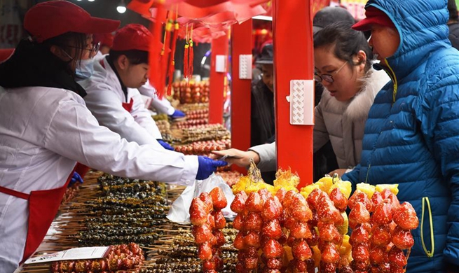 Traditional tanghulu fair held in Qingdao, east China's Shandong