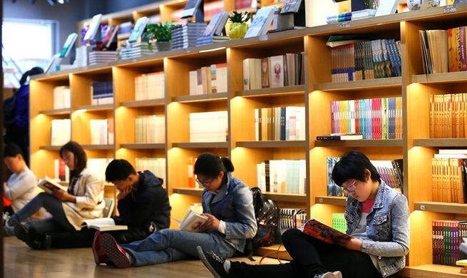 People enjoy reading during Labor Day holiday