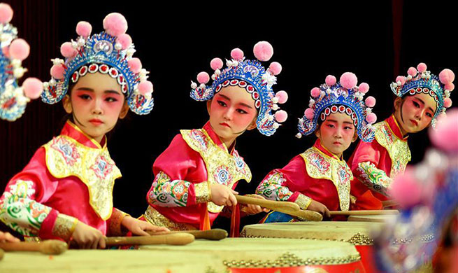 Traditional Chinese opera performed to celebrate upcoming Int'l Children's Day