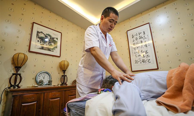 Highlights of traditional Chinese medicine tour during Summer Davos