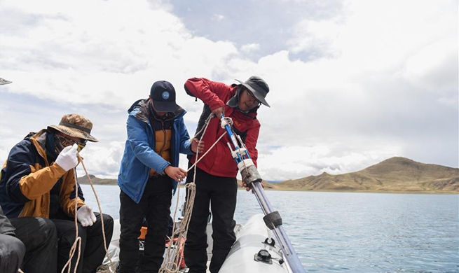Chinese scientists launch survey on depth of major lake in Tibet