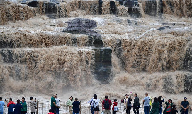 Hukou Waterfall of Yellow River draws visitors