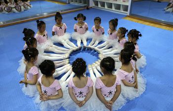 Children participate in various activities during summer vacation in China