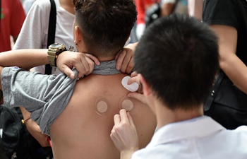 People receive Sanfu Paste treatment in Guangzhou, south China
