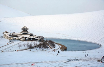 Snow makes China's Mingsha Mountain and Crescent Spring scenic spot more attractive