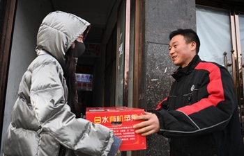 Deliveryman sticks to his post during 2019 Spring Festival holiday