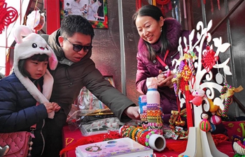 People enjoy themselves at Spring Festival temple fair in Beijing